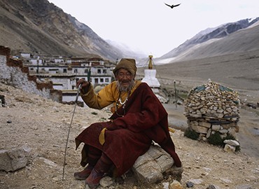 Though Rongbuk Monastery is not resplendent and magnificent, it is still one of the holiest monasteries in Tibetans’ mind.