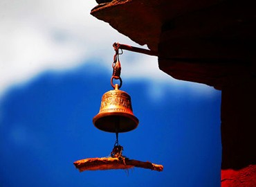 The bell hanging on the roof stands for peace and prosperity.