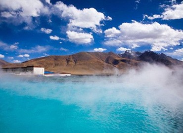 Yampachen hot springs is always filled with white fog like a fairyland in the mortal world.