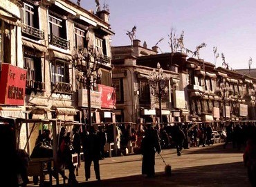 Tibetan traditional handicrafts can be found in Barkhor Street, such are prayer wheels, Buddhist statues, carpets, and thangkas.