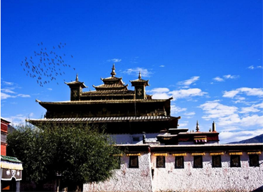 Chim-puk Hermitage is a colleciton of caves to northeast of of Samye.