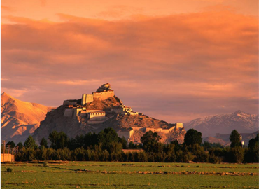 Gyantse Dzong or Gyantse Fortress is one of the best preserved dzongs in Tibe
