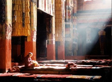 Tibet is a holy land dotted with sacred monasteries and temples. Unique religious culture attracts travelers to explore this mysterious place. Tibet is a holy land dotted with sacred monasteries and temples. Unique religious culture attracts travelers to explore this mysterious place.