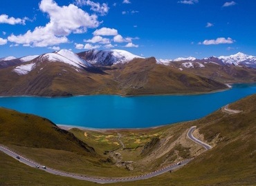 Yamdrok Lake, with the stunning view, is one of the holy lakes in Tibet Yamdrok Lake, with the stunning view, is one of the holy lakes in Tibet