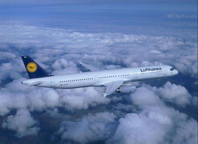 There are several flights to Lhasa from Beijing every day.