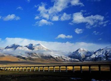 Most people like to take train to enjoy the scenery along Qinghai-Tibet railway. Most people like to take train to enjoy the scenery along Qinghai-Tibet railway.
