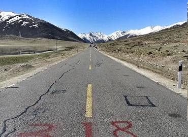 Sichuan Tibet Highway, we also call it national road No. 318. Sichuan Tibet Highway, we also call it national road No. 318.