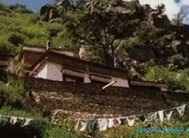 It's said Yamalung Hermitage is where the great Indian guru Padmasambawa ever practiced here.