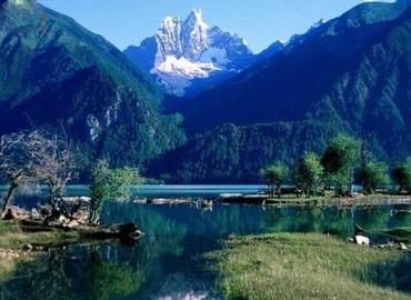 Yarlung Zangbu Grand Canyon is also a great place to see mysterious Namcha Barwa Mountain.